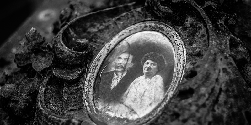 Old black and white photo in an antique frame