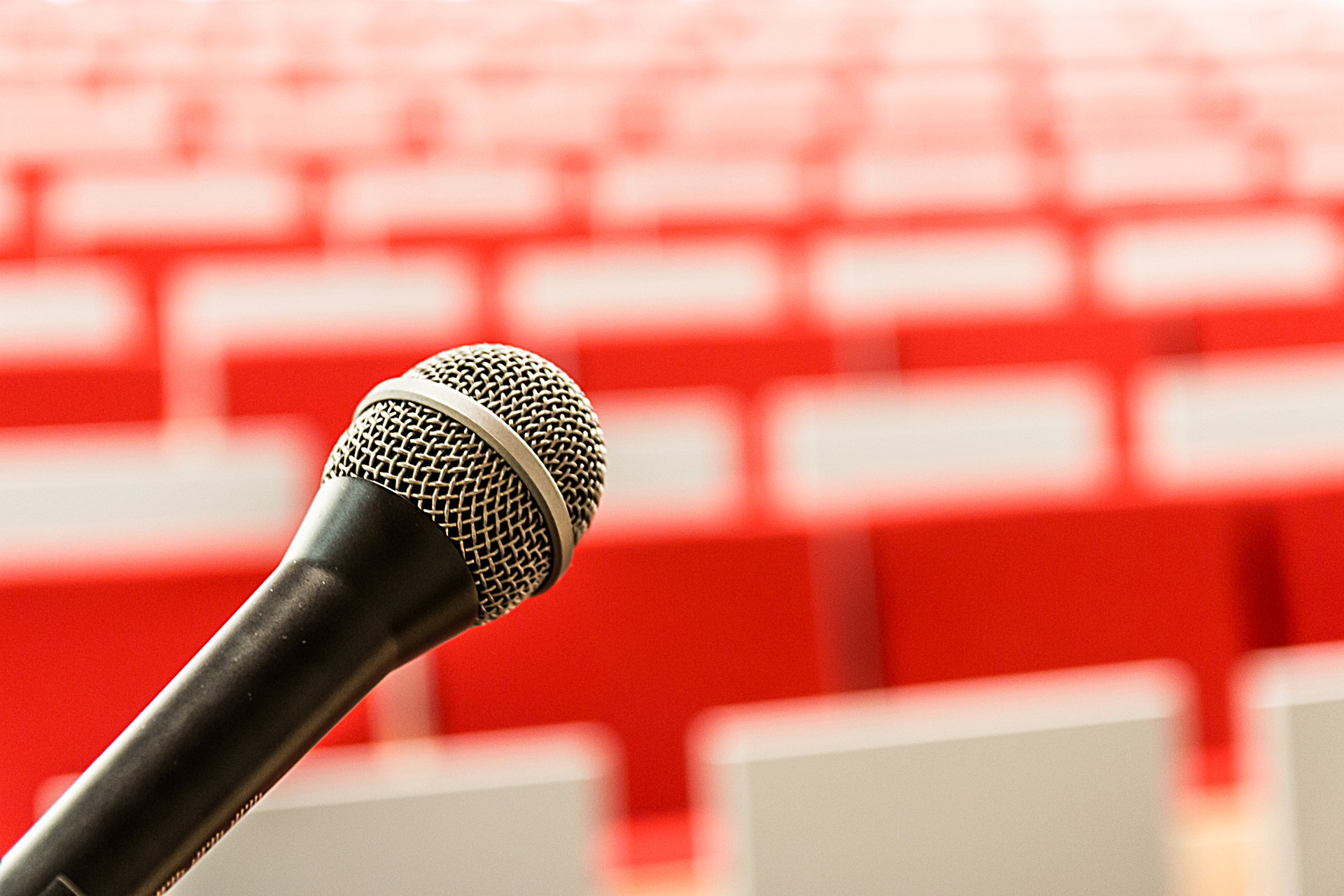 microphone in foreground of lecture hall